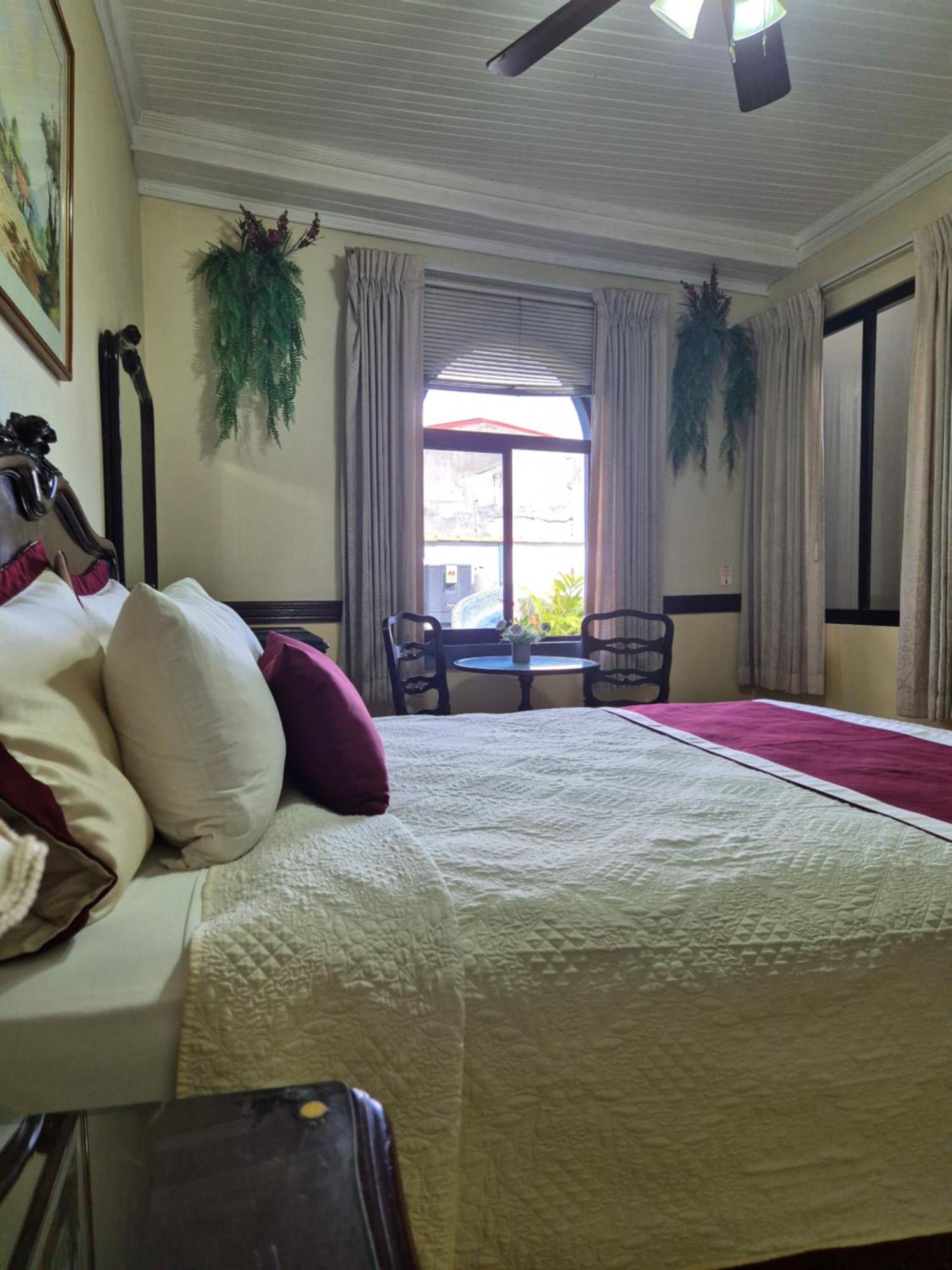 Hotel Santo Tomas / Historical