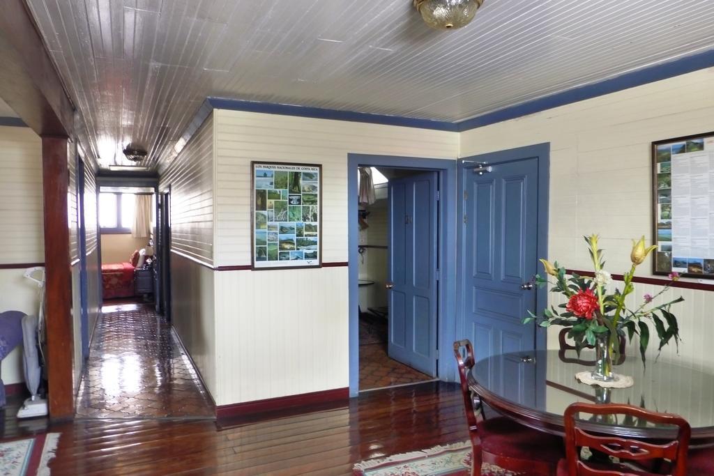 Santo Tomas / Historical Hotel