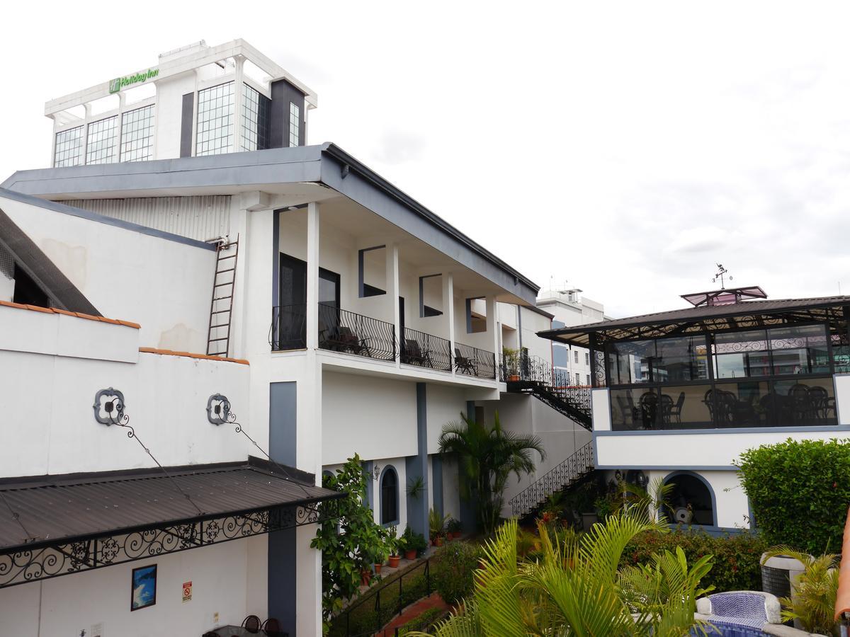 Hotel Santo Tomas / Historical